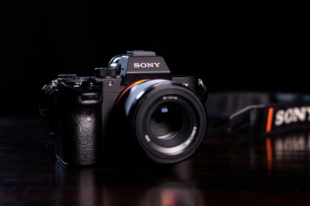 Use The Sony Mirrorless Camera To Shoot Sharper, Richer, Free Distorted Images